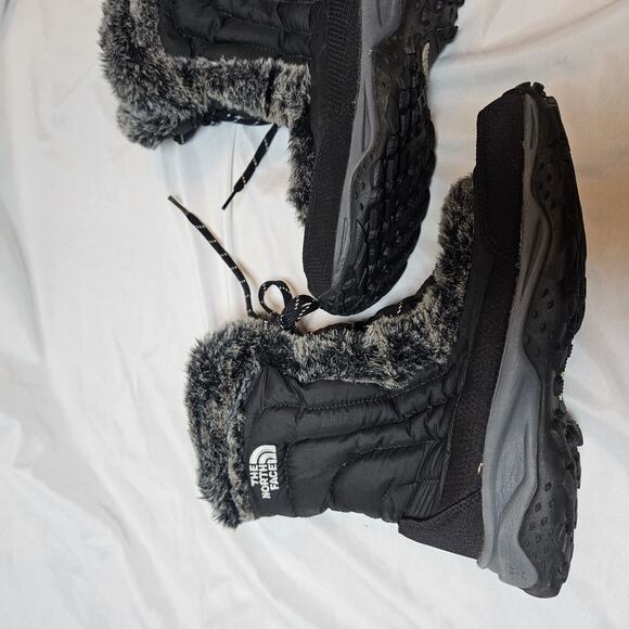 The North Face Women’s Nuptse Faux Fur Puffer Boots Black Size 6 - Picture 2 of 6